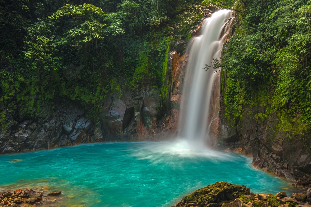 Cascade de Rio Celeste dans le parc national du volcan Tenorio