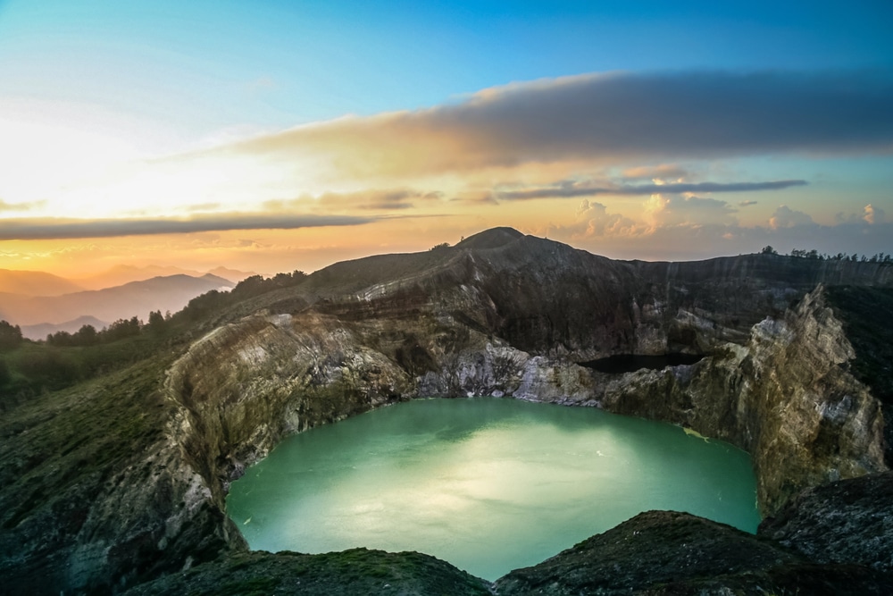 Kelimutu au lever du soleil