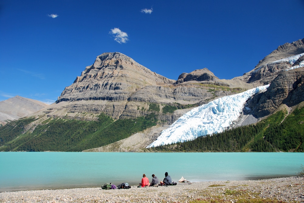 Lac Berg dans le parc provincial du Mont Robson en Colombie-Britannique, Canada