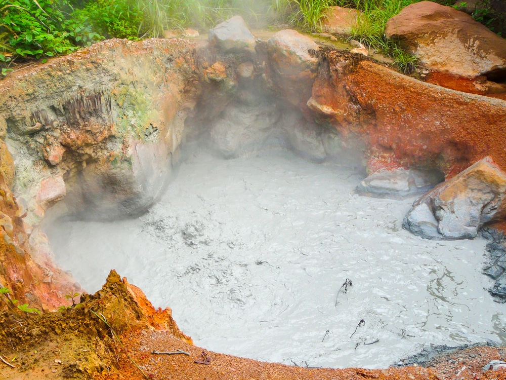 Pot de boue bouillante dans le parc national Rincon de la Vieja