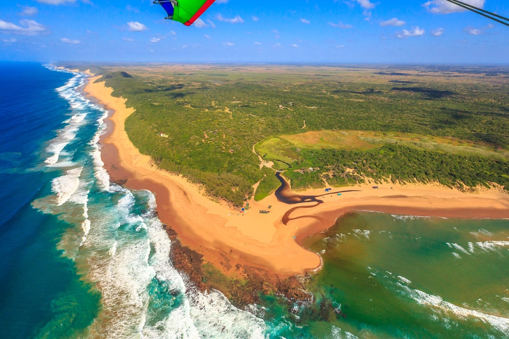 Vue aérienne de la côte de la baie de Sodwana