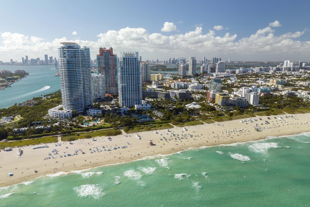 Vue aérienne du littoral sud américain de Miami Beach