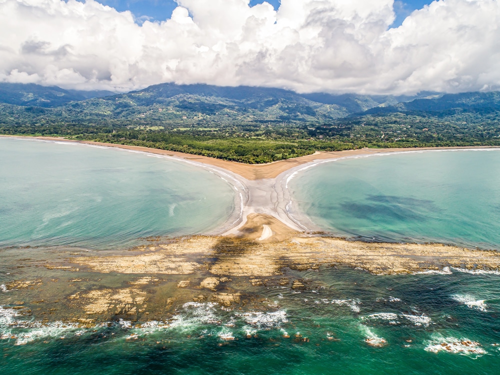 Vue aérienne du parc national de Punta Uvita