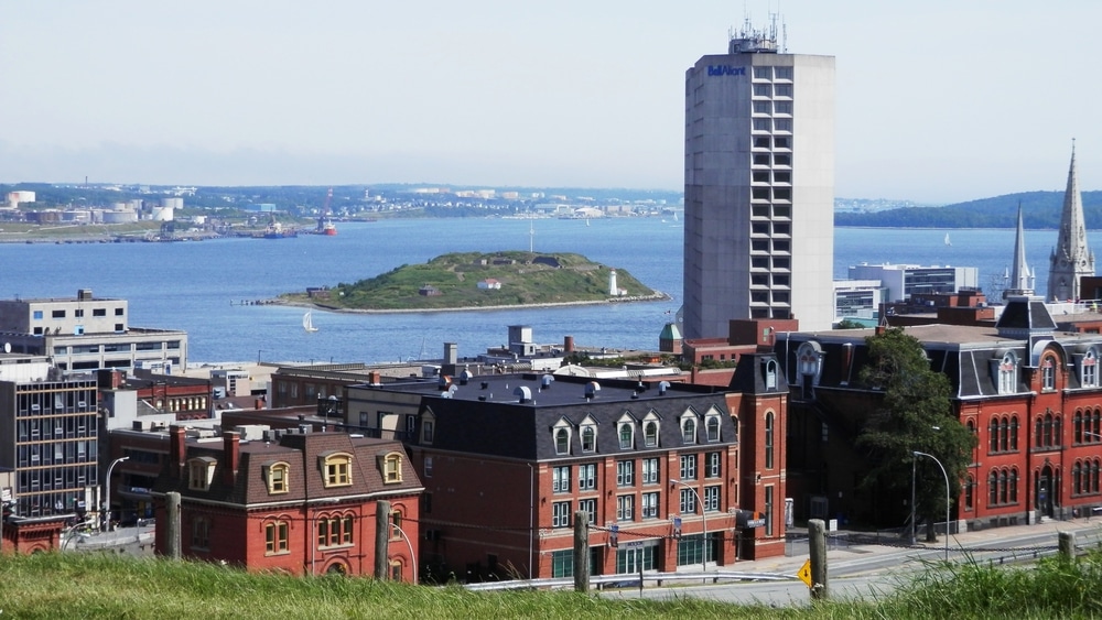 Vue du centre-ville d'Halifax et de l'île George (Nouvelle-Écosse, Canada)