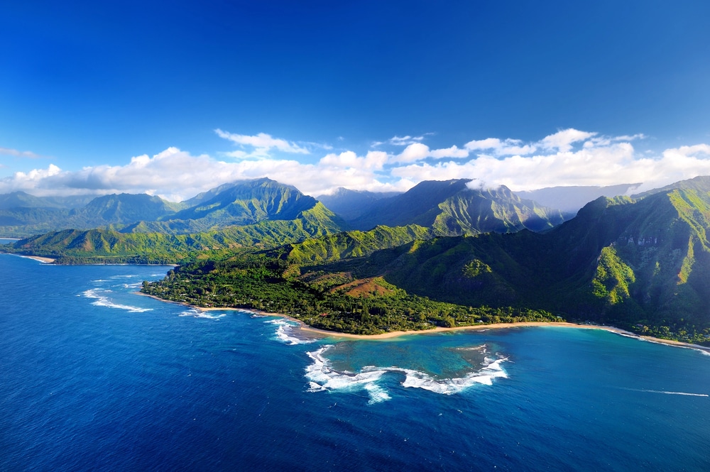 Vue sur la spectaculaire côte de Na Pali à Hawaï
