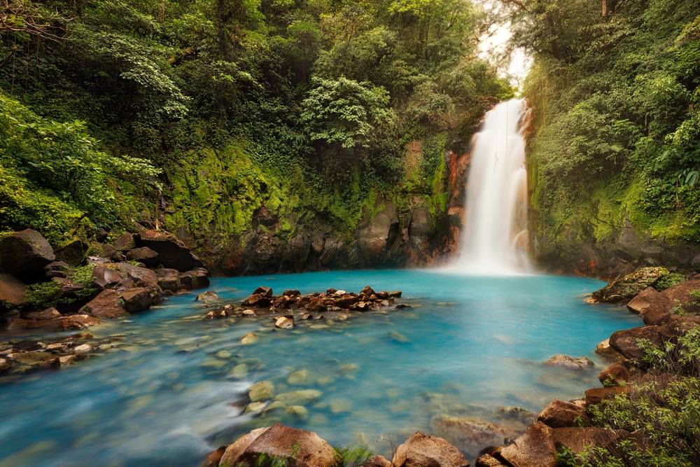 Cascade Volcan Tenorio dans la jungle au Costa Rica