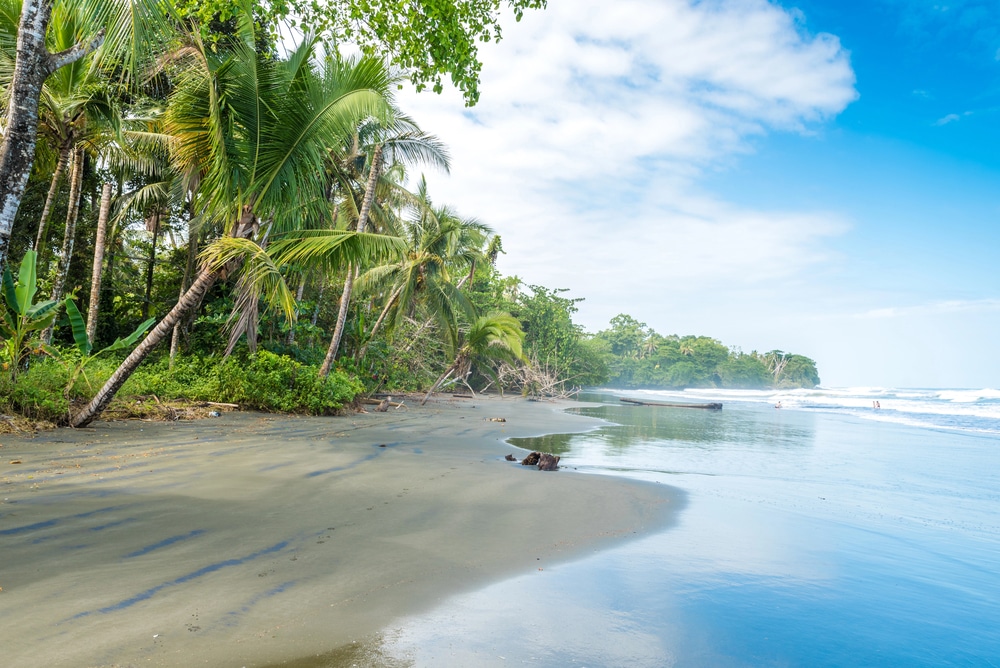 Playa Negra - plage noire à Cahuita, Limon, Costa Rica