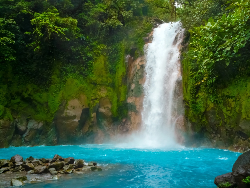Cascade du Rio Celeste dans le parc national du volcan Tenorio